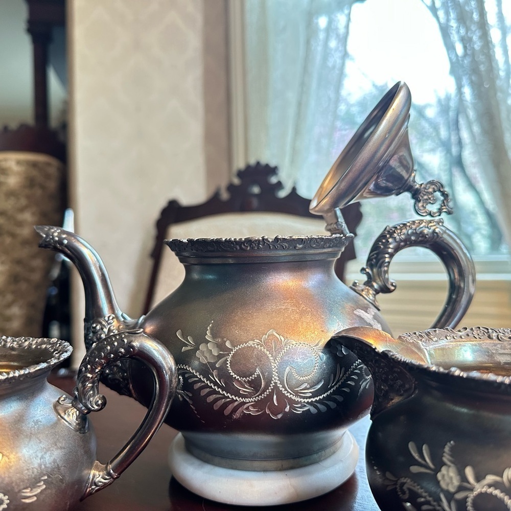 Antique Black Silverplate Tea Set – Teapot, Creamer & Sugar Bowl (EPNS) - Picture 6 of 8